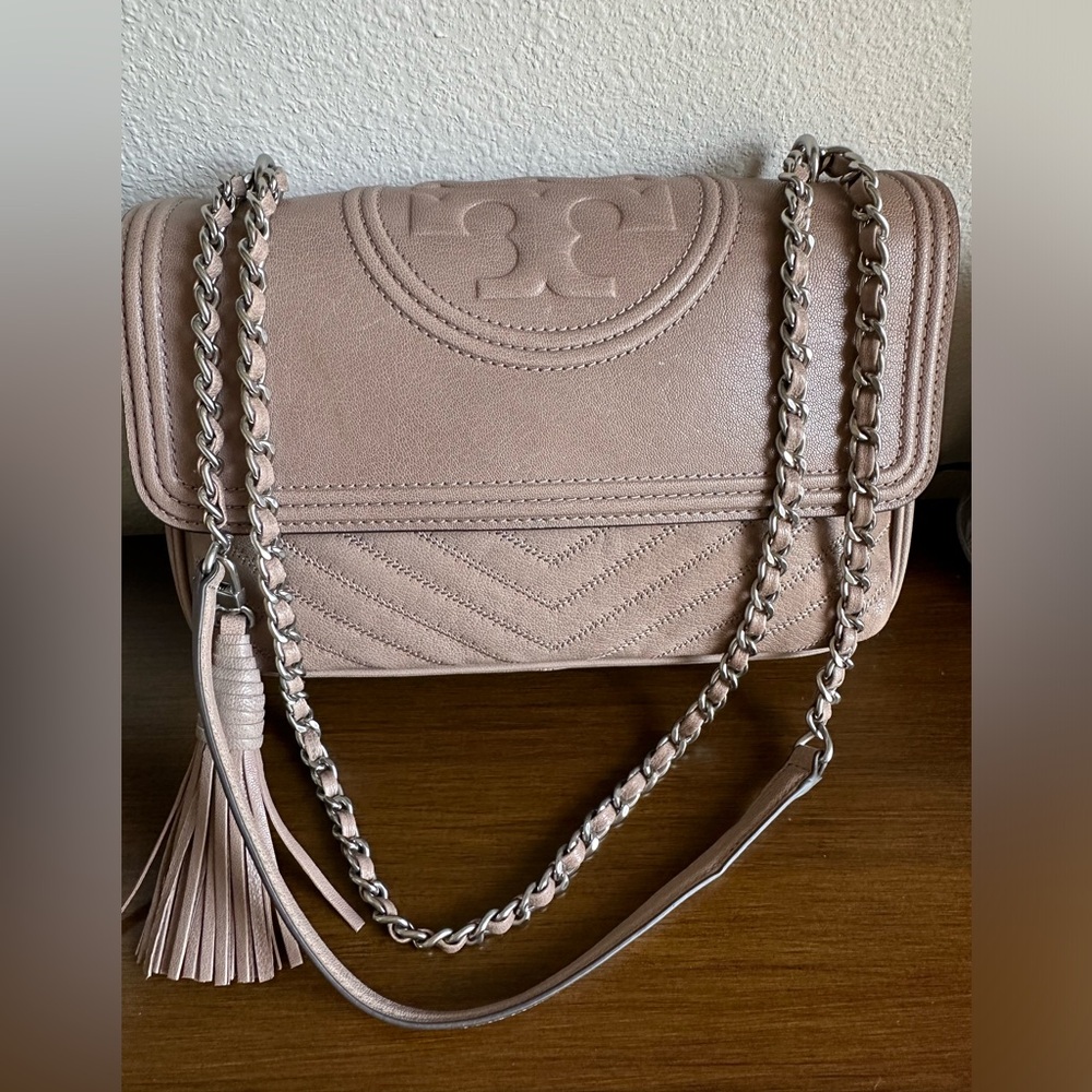 Tory Burch Fleming Distressed flap shoulder bag